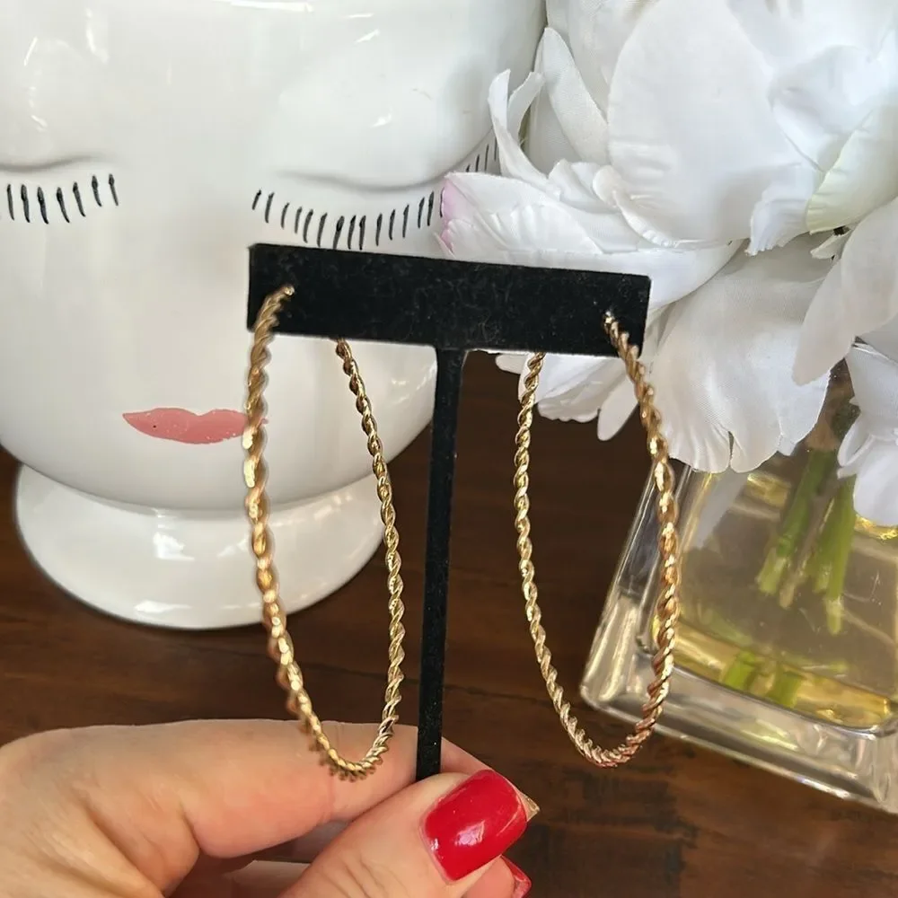 Gold color large hoops super light weighted